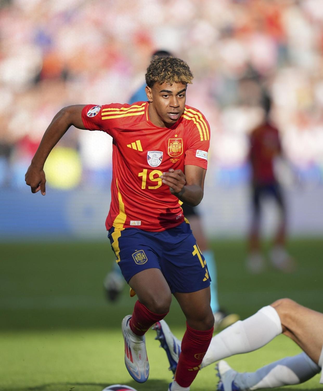 开云下载-今夜国王杯传出新动向，马德里竞技再遭质疑，管理层表态：话题不断，数据趋势出现新变化的简单介绍-开云下载